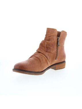 Women's Tan Leather Side-Zip Ankle Boot sofft